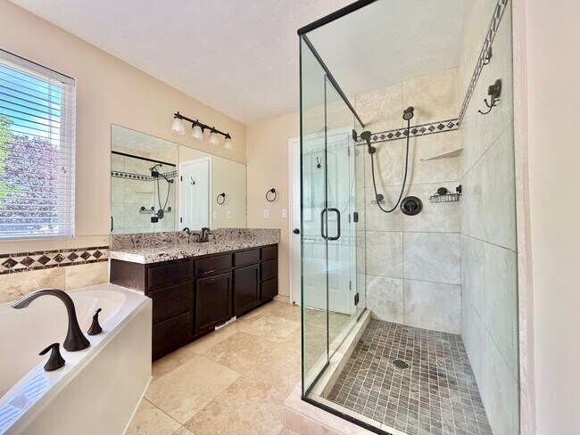 Foto del edificio - 5-Bedroom West Jordan Home | 2 Kitchens | RV Parking | Mountain Views | No HOA