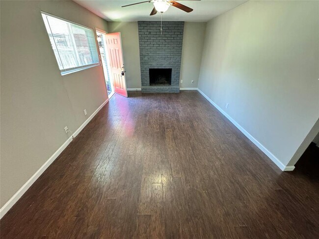 Foto del edificio - 2607 Parker Ln