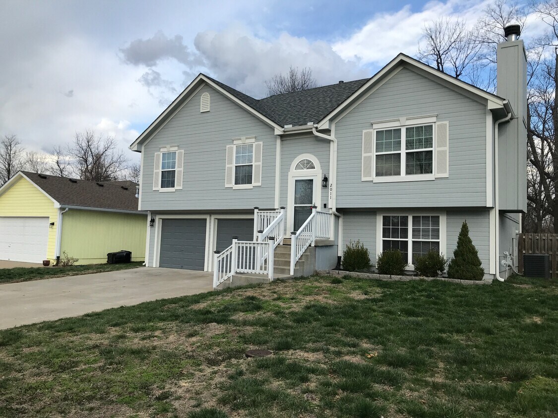 2011 N Ethan Ln, Independence, MO 64058 House Rental in Independence
