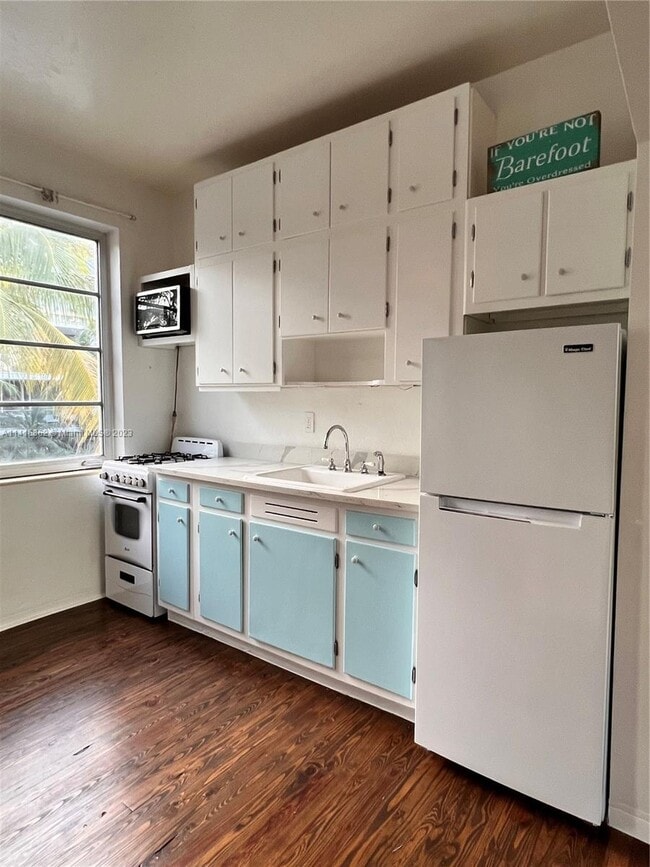 Building Photo - 135 3rd St