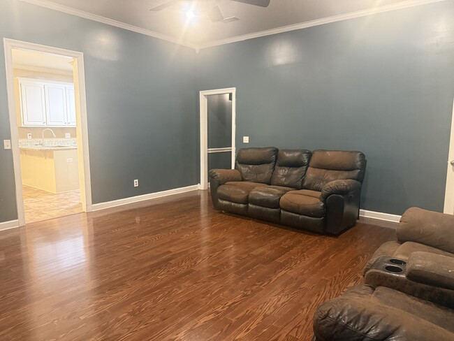 Building Photo - 635 Hampshire Dr