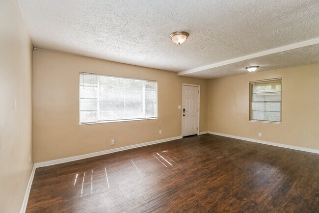 Building Photo - 3041 Detroit Cir N