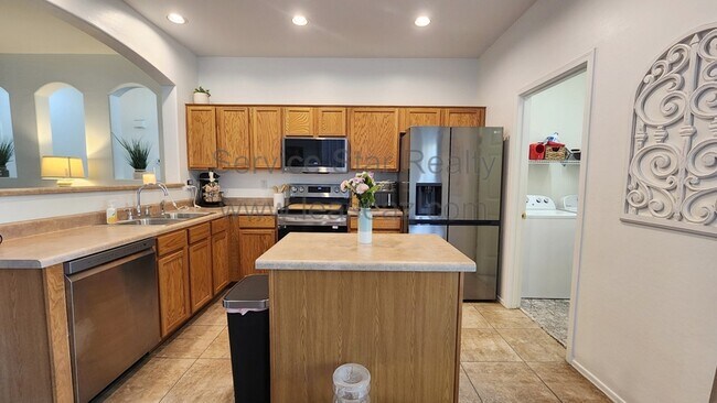 Building Photo - 44152 W Cydnee Dr