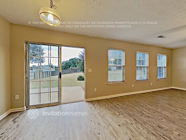 Foto del edificio - 7355 Tatum Woods Dr