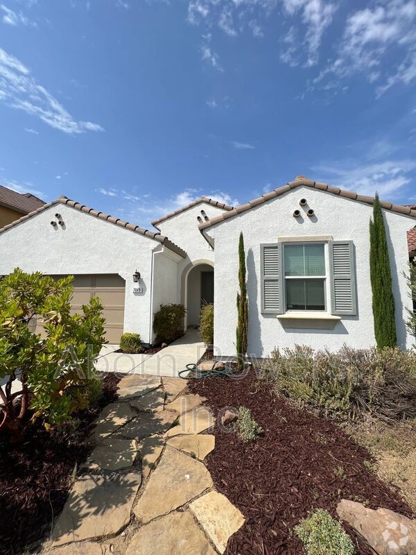 Sierra Commons Apartments for Rent with Parking Roseville, CA 1