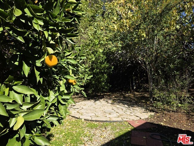 Foto del edificio - 375 N Avenue 52