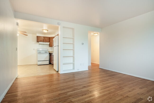 1BR, 1BA - 852SF - Living Room - PMM + MS