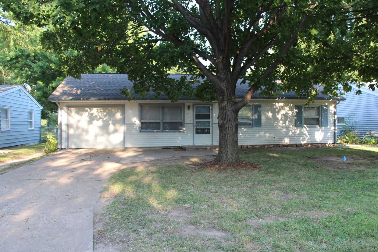 Street Veiw - 512 N Streeter Ave