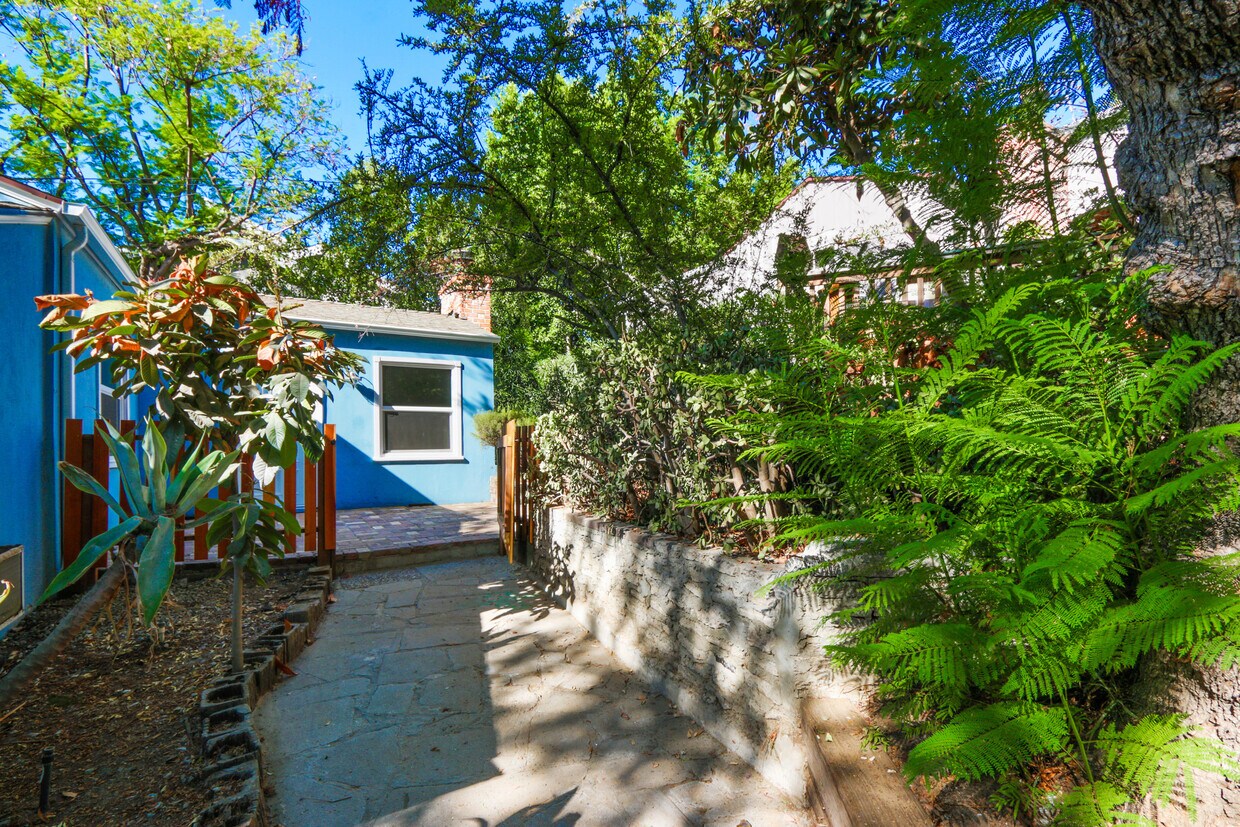 Foto principal - 4555 Glenalbyn Dr