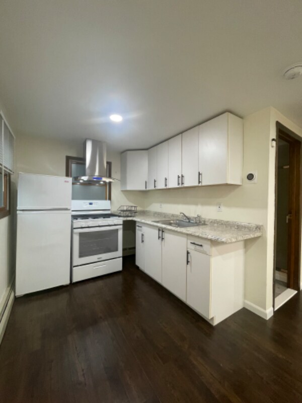 Primary Photo - 12 Manor Ave