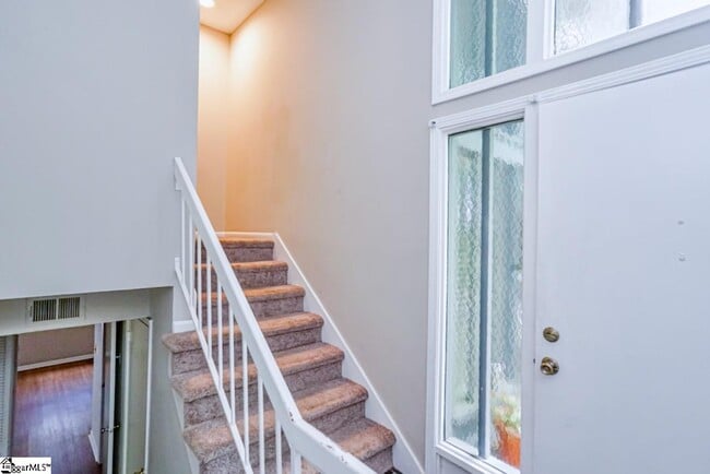 Building Photo - 70 Briarview Cir