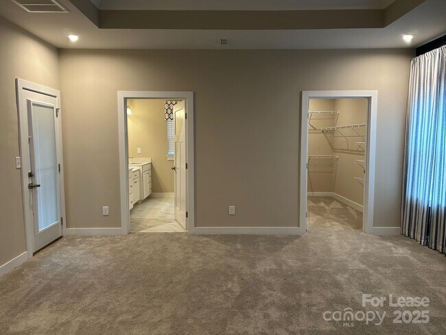 Building Photo - 8807 Chapel Grove Crossing Dr