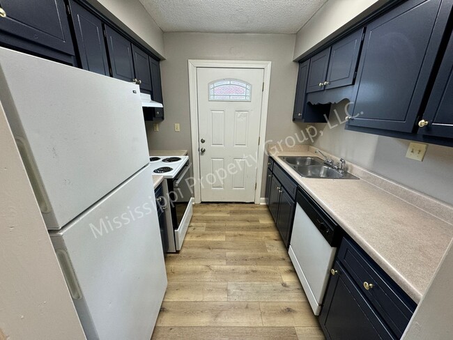 Building Photo - 402 Saddle Creek Dr