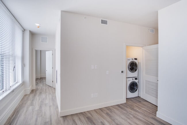 Building Photo - Bell Lofts