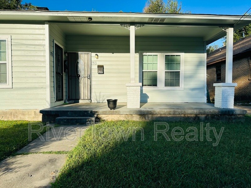 Foto principal - 755 Baltimore St