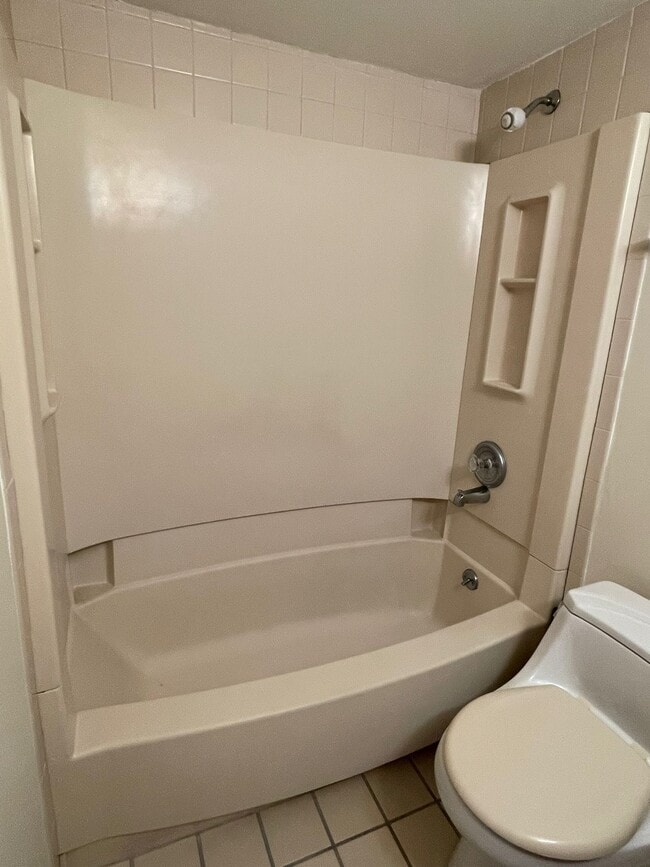 Bathroom Tub - 9 Manchester Ave