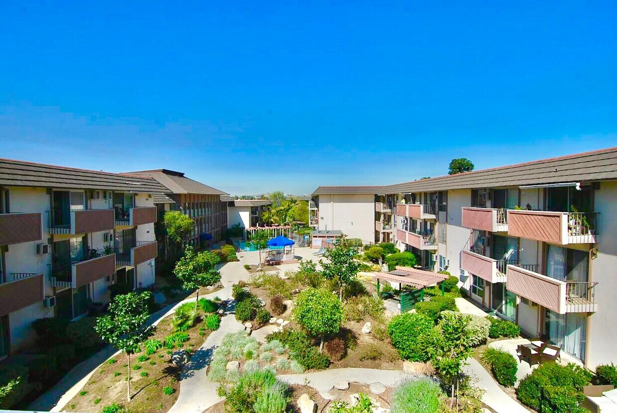 Foto principal - Spacious 1 Bedroom Condo on PCH