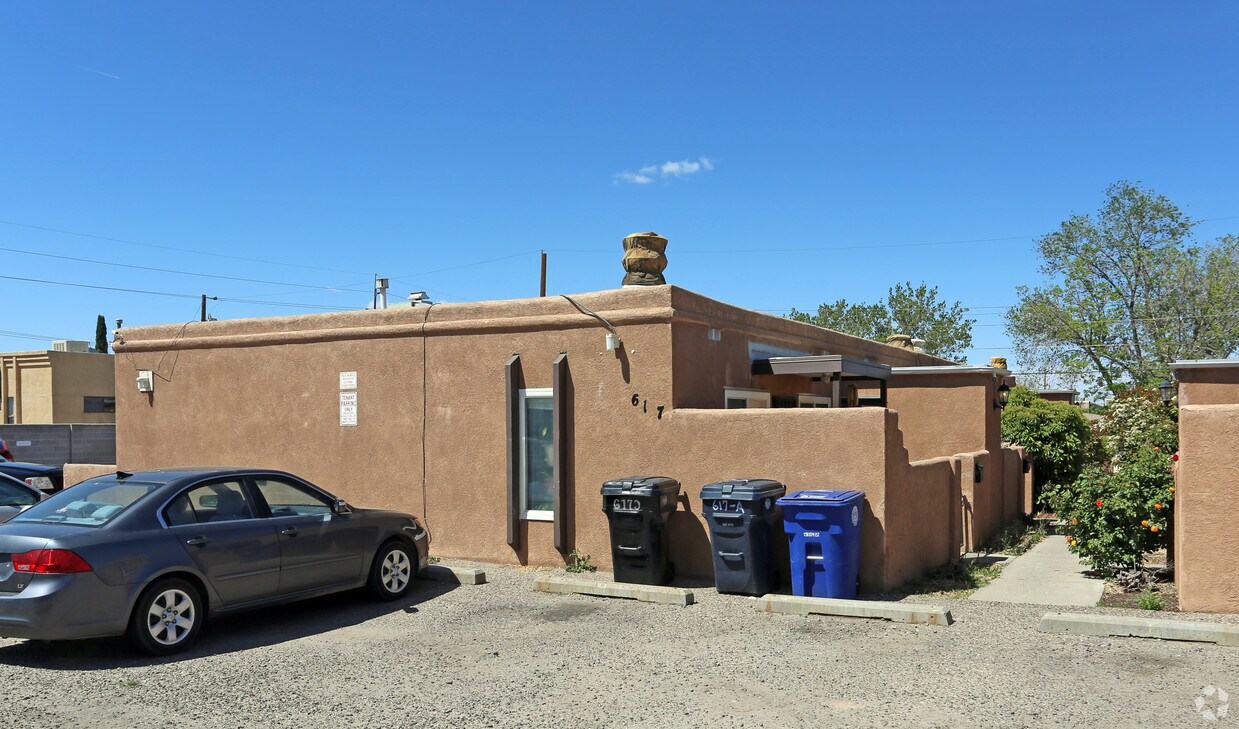 Foto del edificio - 617-621 Monroe St NE