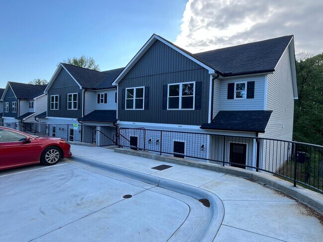 Foto del edificio - 1042 McLain Rd