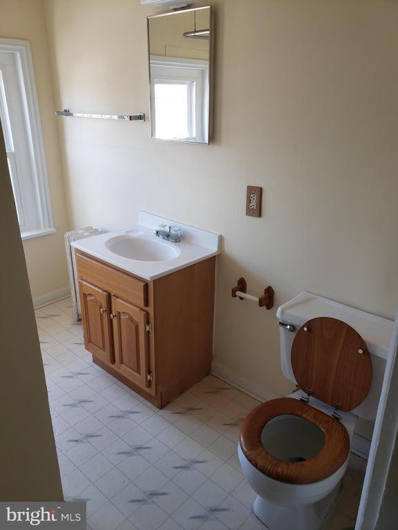 77 Market St, Salem, NJ 08079 House Rental in Salem, NJ