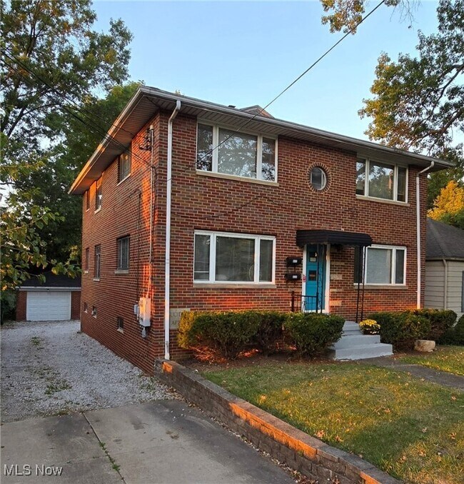 Foto del edificio - 617 Robinson Ave