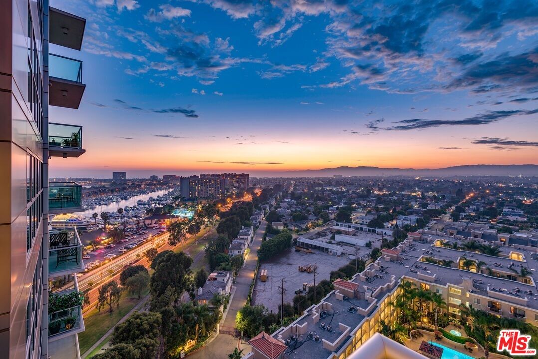 Foto principal - 13700 Marina Pointe Dr