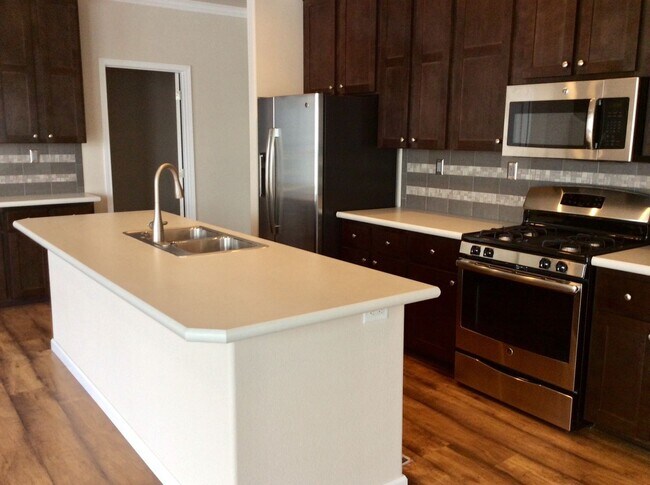 Foto del edificio - Lovely 3 bedroom, 2.5 bath Town home