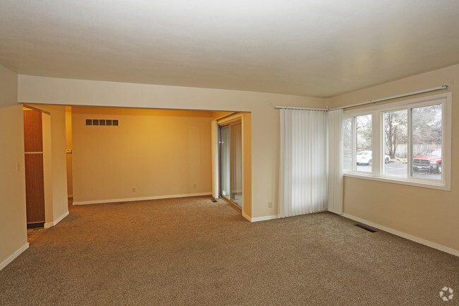 1BR, 1BA - Updated - Living Room - Carriage Hill Apartments