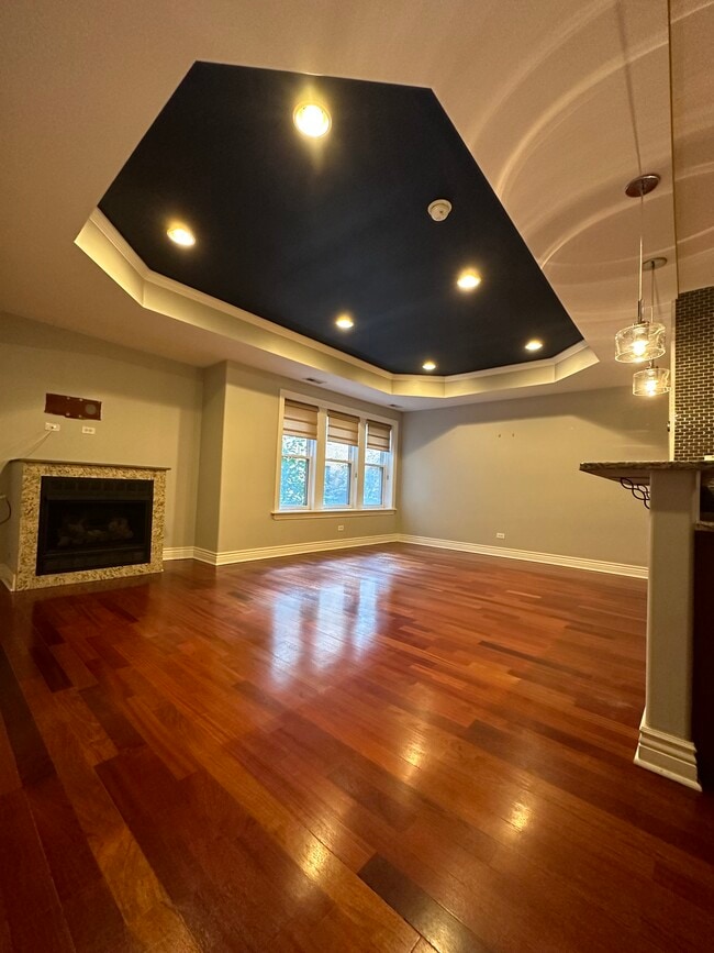 Building Photo - 528 W Cornelia Ave