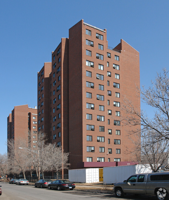 Foto del edificio - Fifth Avenue Hi-Rise