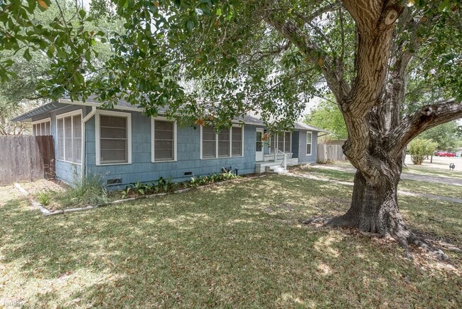 Building Photo - 4 br, 3 bath House - 708 Broadmoor Dr