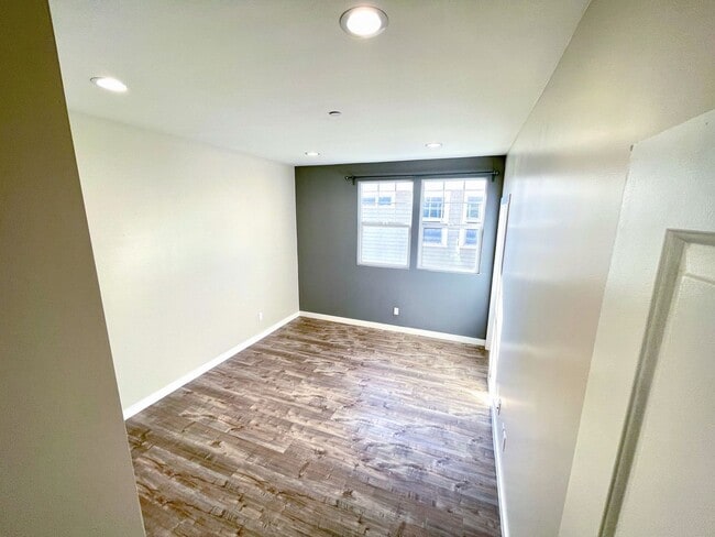 Building Photo - Triplex