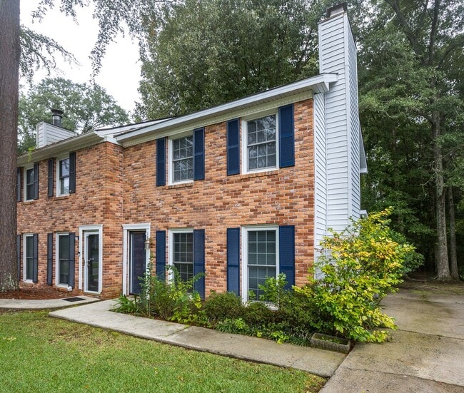 Building Photo - Two bedroom townhome in prime location!
