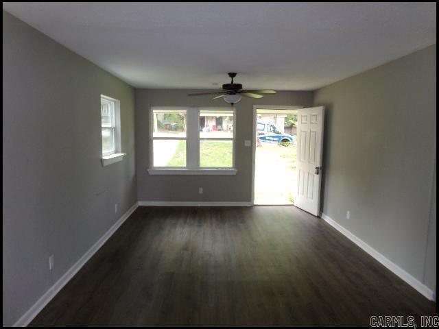 Foto del edificio - 7410 Valley Dr