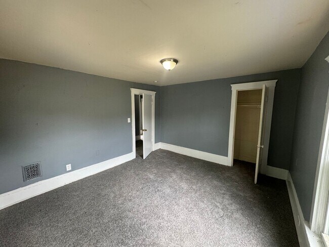 Building Photo - 4 BED 1 BATH SINGLE FAMILY HOME IN THE DET...