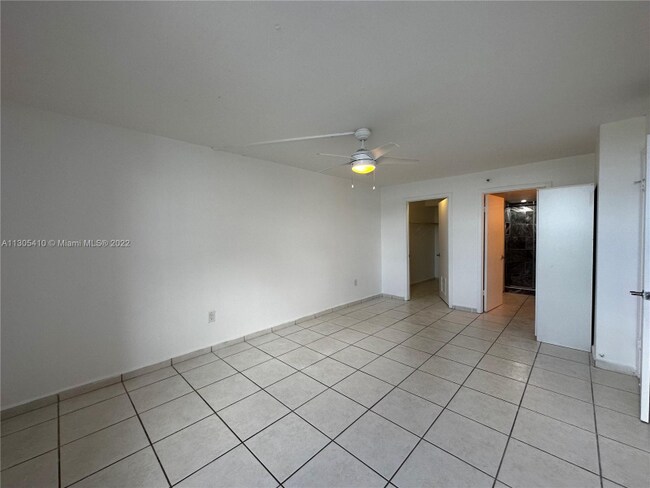 Building Photo - 9688 Fontainebleau Blvd