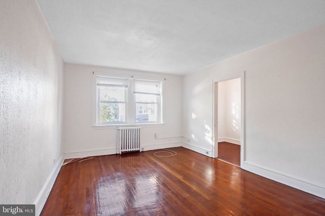 Building Photo - 6024 Larchwood Ave