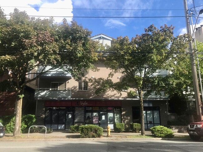 DJ's Apartments Front View - 2228 Eastlake Ave E