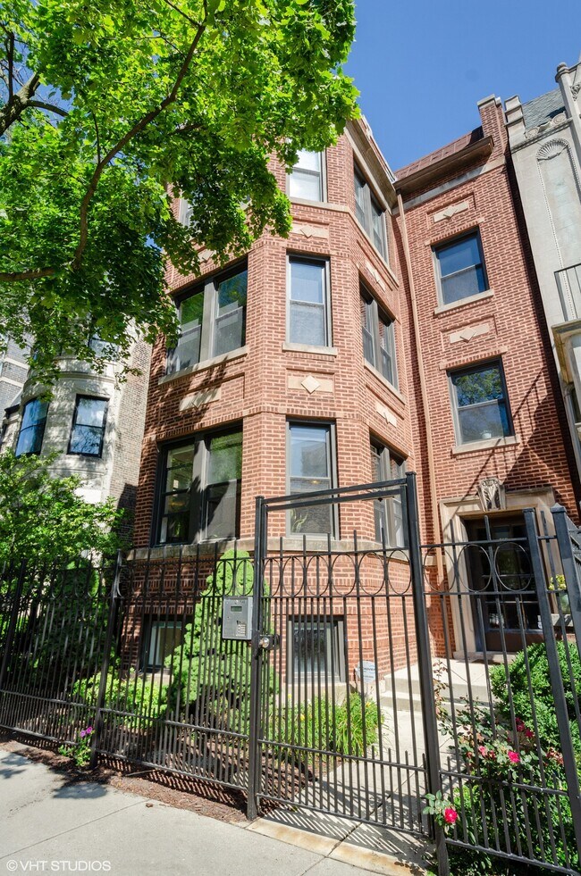 Gorgeous vintage rehab in the fabulous Lakeview neighborhood - 510 W Oakdale Ave