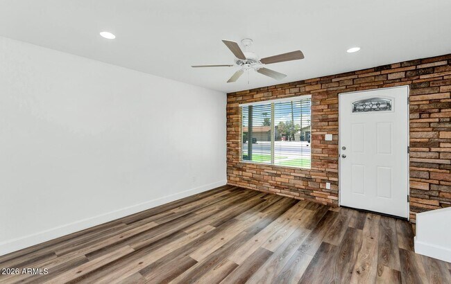 Foto del edificio - 5805 N Granite Reef Rd