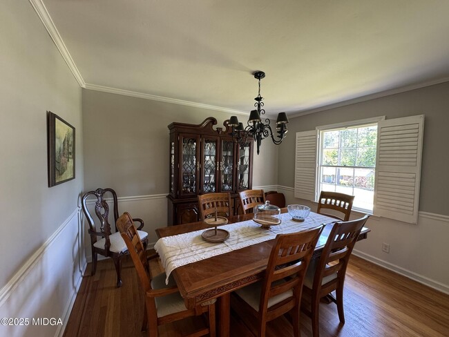 Building Photo - 3053 Stuart Dr