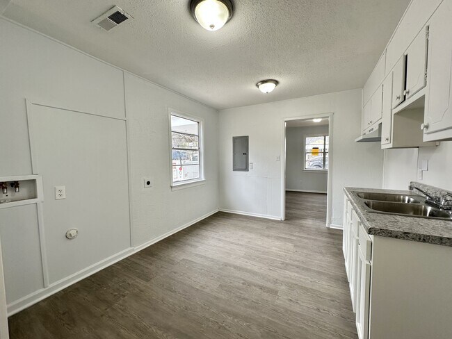 Foto del edificio - 80 Wilkes Cir