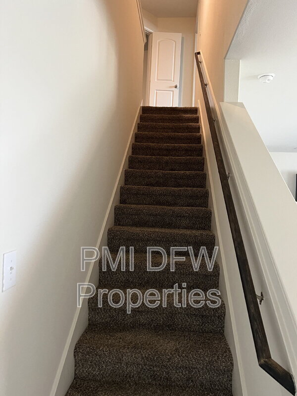 Building Photo - 640 Aqueduct Dr