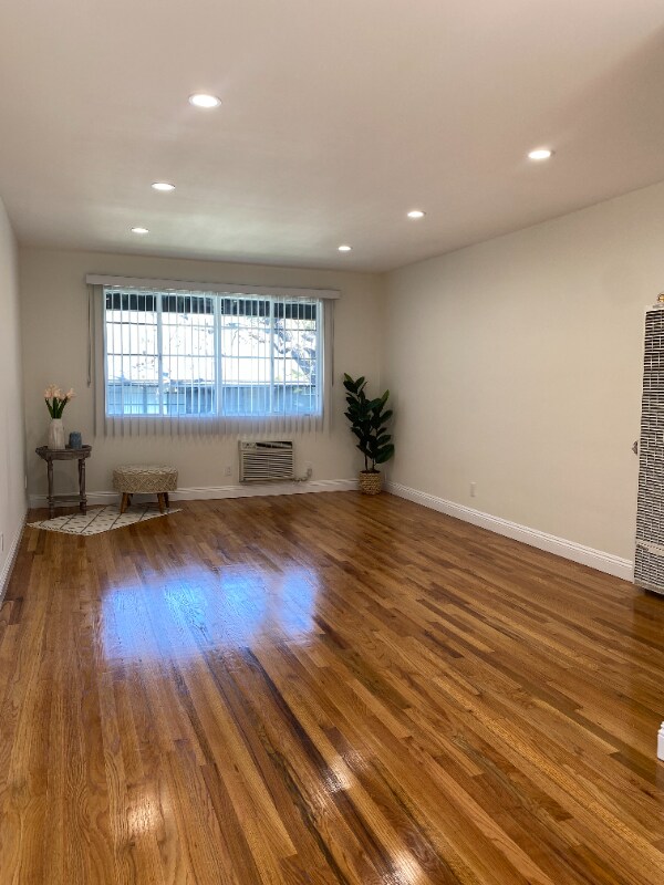 Building Photo - 1788 Grevelia St