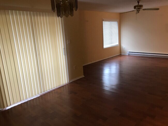 Building Photo - 54 Amberly Dr