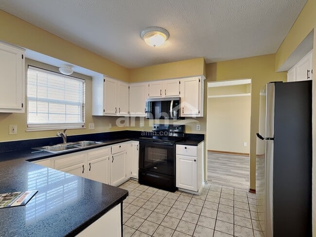 Building Photo - 2650 Willowgate Rd