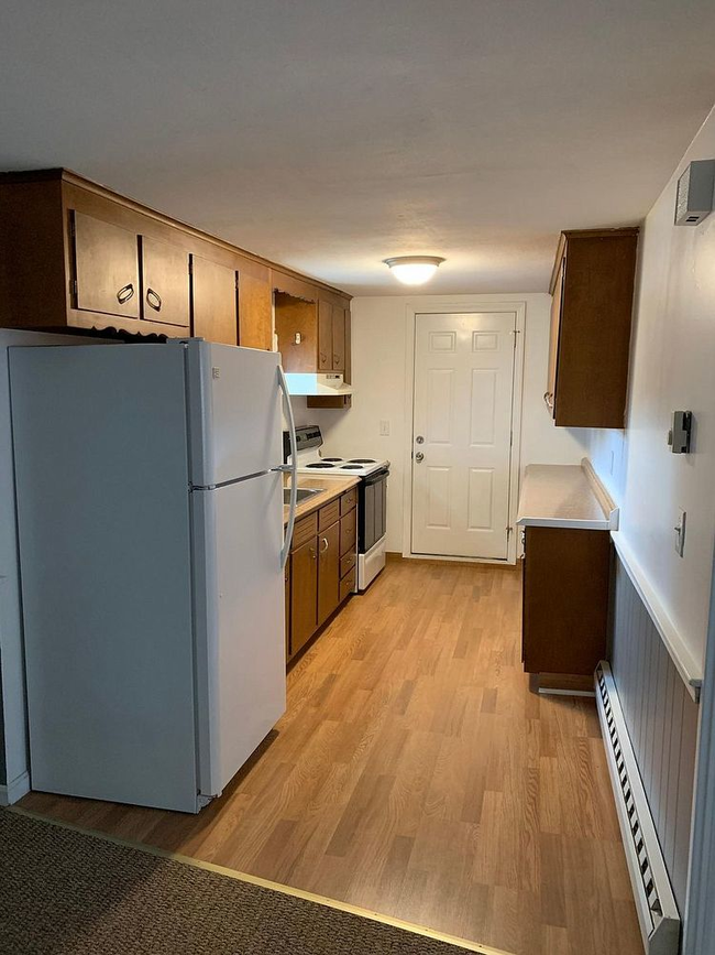 Building Photo - Available Immediately 1 Bedroom for 750