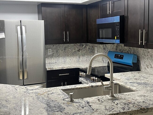 Foto del edificio - 8255 SW 152nd Ave
