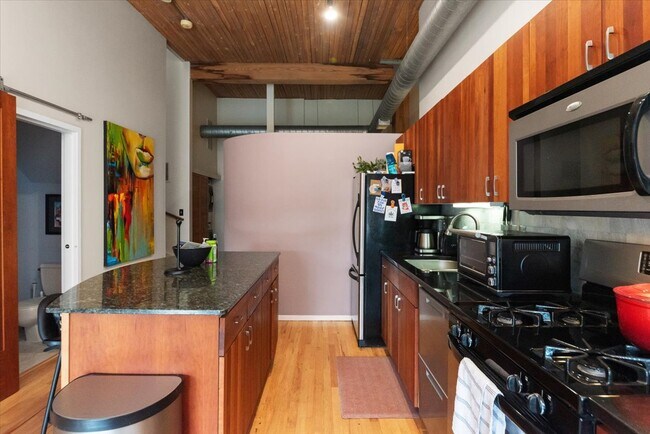 Foto del edificio - 2333 W Saint Paul Ave