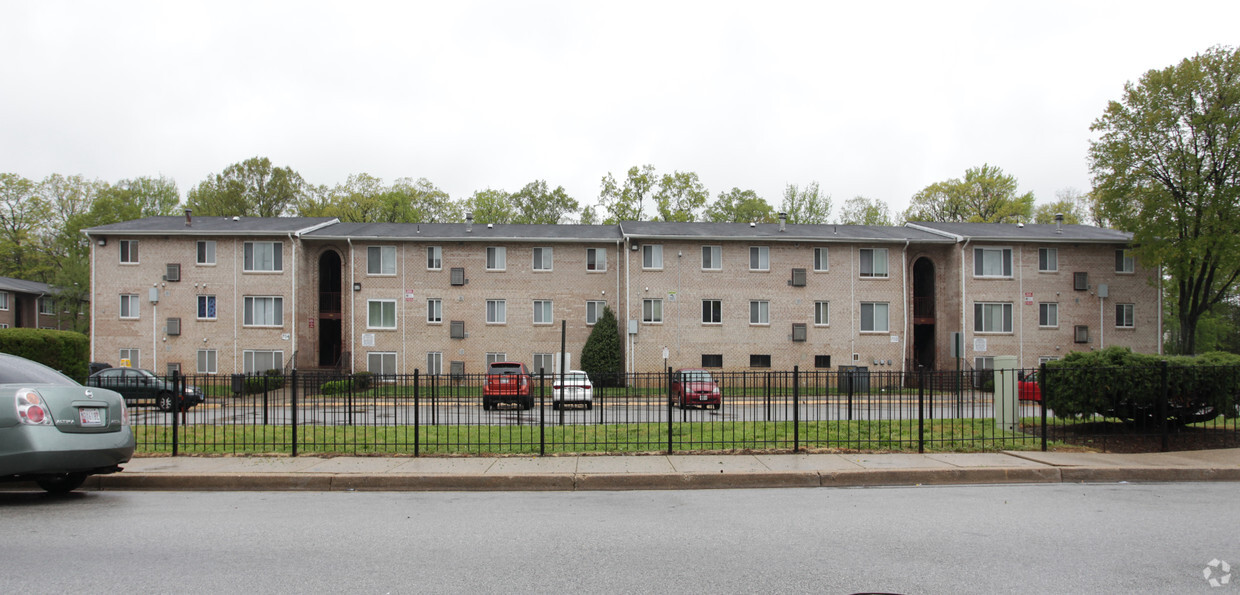 Building Photo - Woodside Gardens